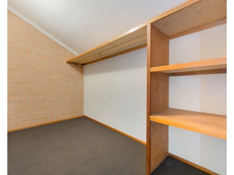 2/13 Rushes Place, Minto NSW 2566