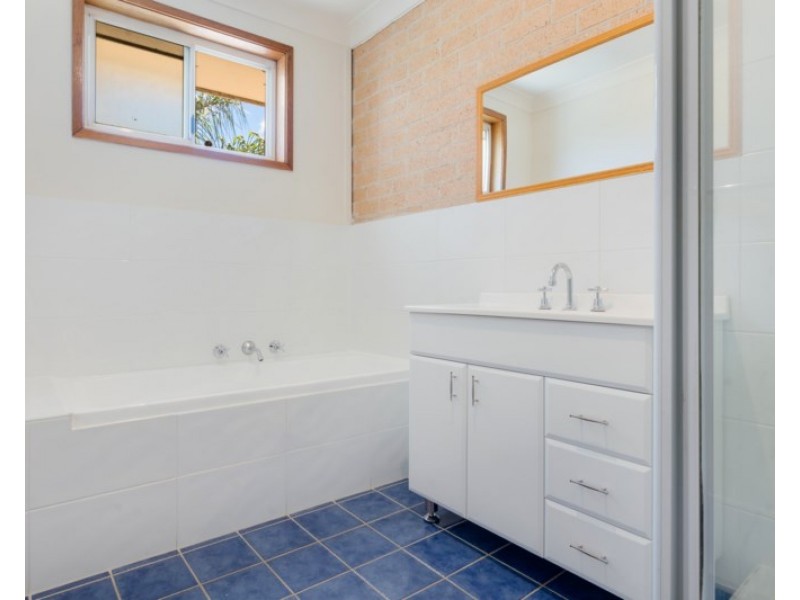 2/13 Rushes Place, Minto NSW 2566