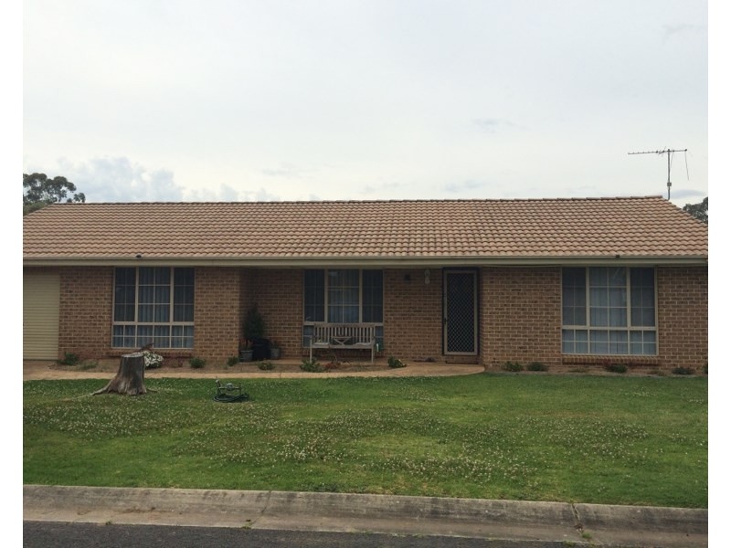 2a Ellis Avenue, Ingleburn NSW 2565