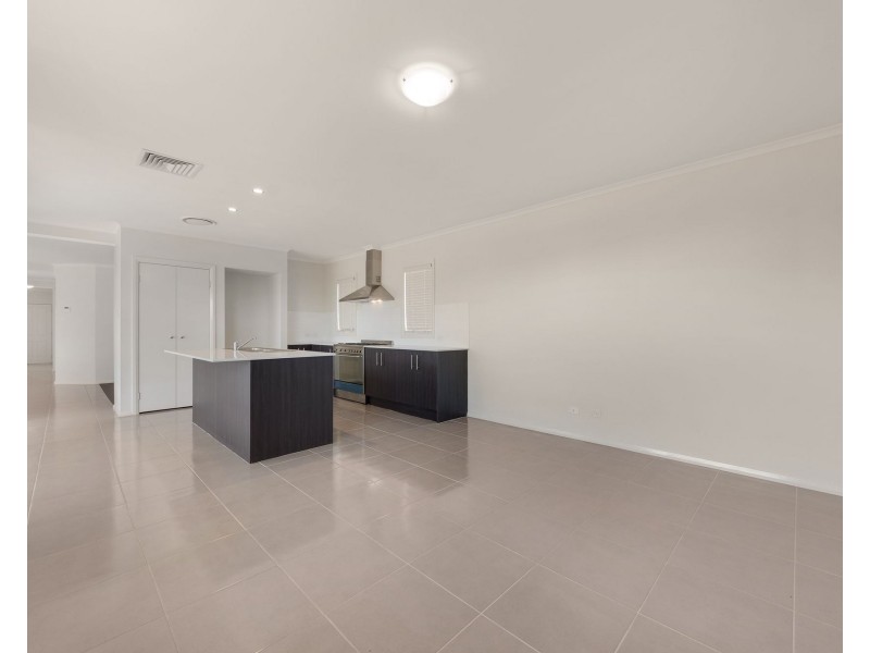 5 Evans Street, Oran Park NSW 2570