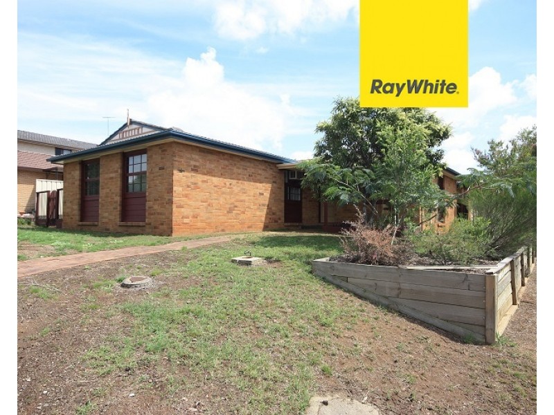 28 Owen Stanley Road, Glenfield NSW 2167
