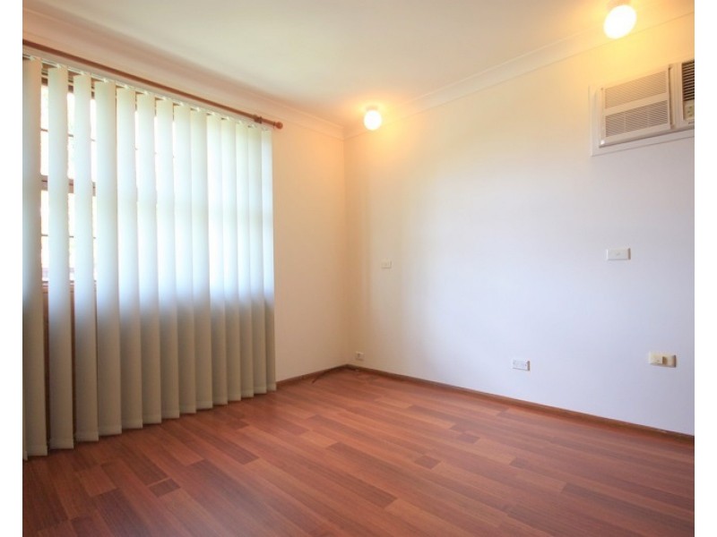 28 Owen Stanley Road, Glenfield NSW 2167