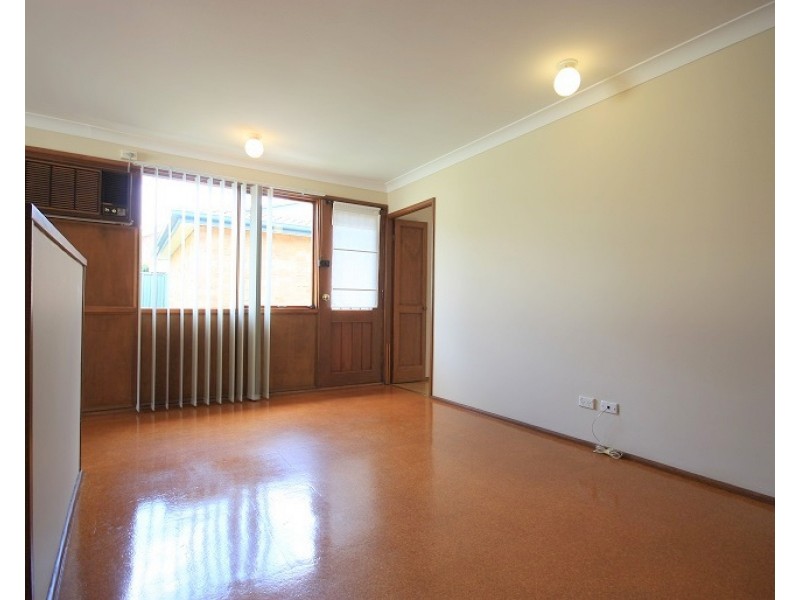 28 Owen Stanley Road, Glenfield NSW 2167