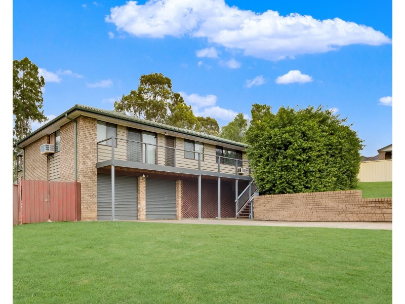 4 Dowle Place, Camden South NSW 2570