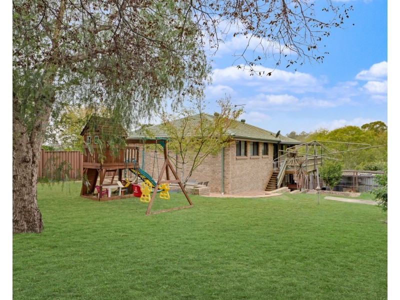 4 Dowle Place, Camden South NSW 2570