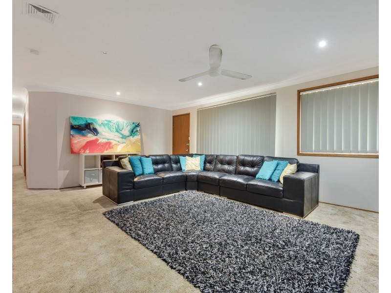 4 Dowle Place, Camden South NSW 2570