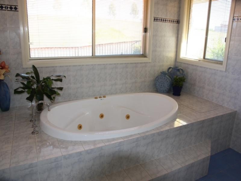 Macquarie Links NSW 2565