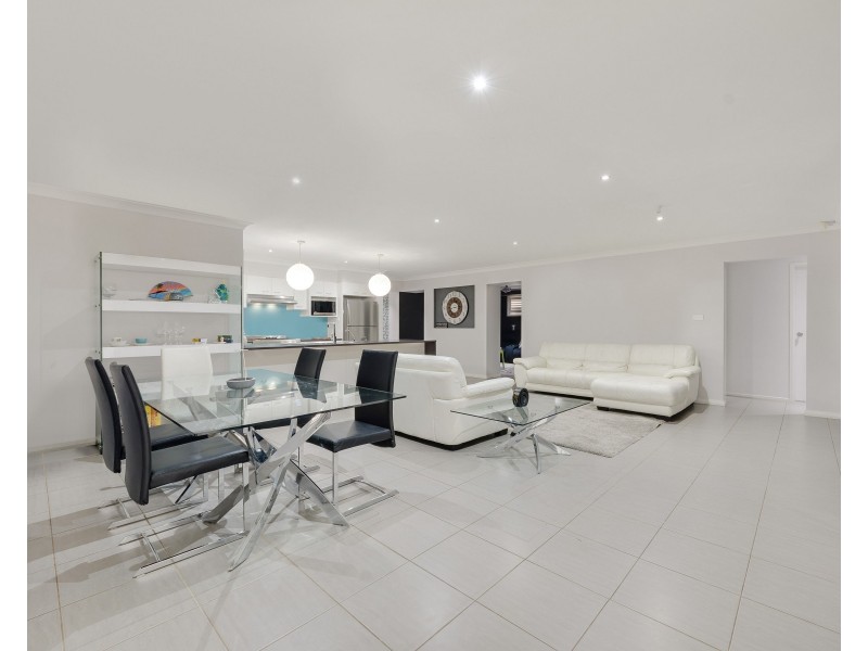 14 Easton Avenue, Spring Farm NSW 2570