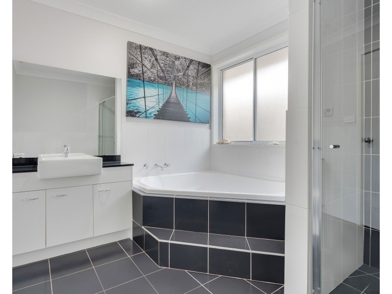 14 Easton Avenue, Spring Farm NSW 2570