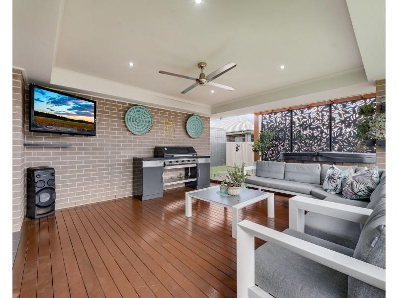 14 Easton Avenue, Spring Farm NSW 2570