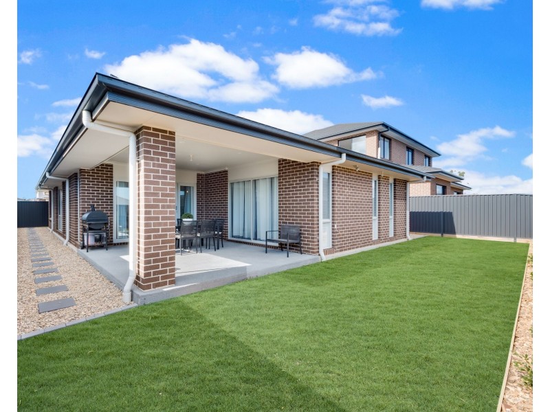 28 Golden Wattle Avenue, Gregory Hills NSW 2557