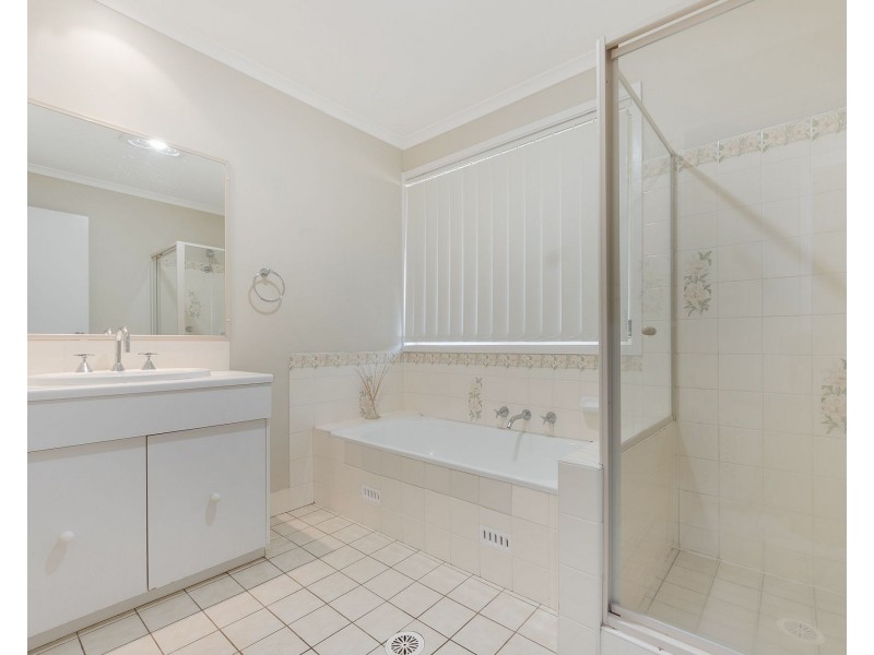 4 Baynton Place, St Helens Park NSW 2560