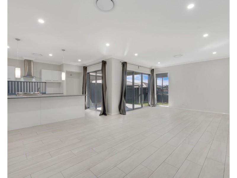 7 Greenhood Crescent, Denham Court NSW 2565