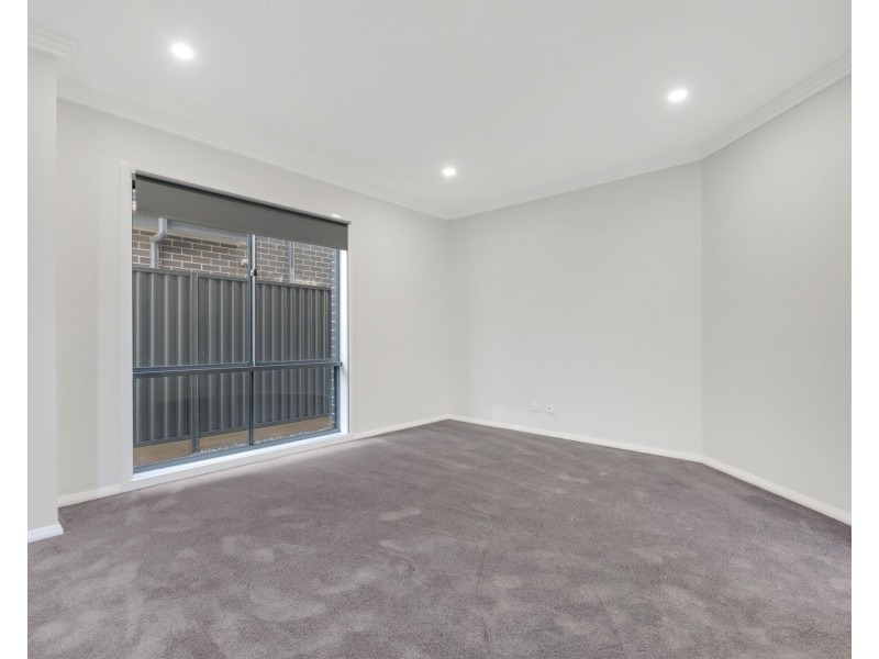 7 Greenhood Crescent, Denham Court NSW 2565