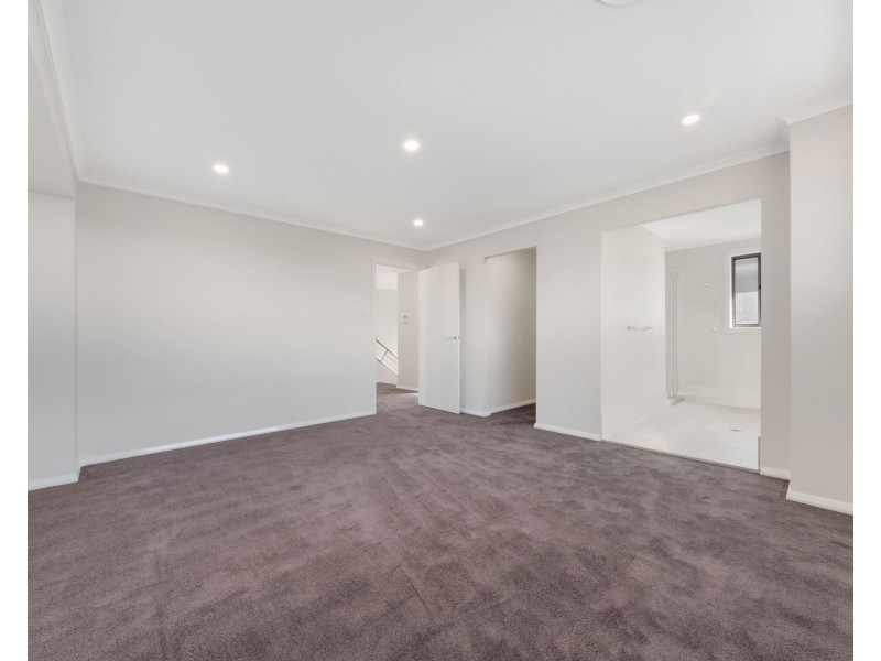 7 Greenhood Crescent, Denham Court NSW 2565