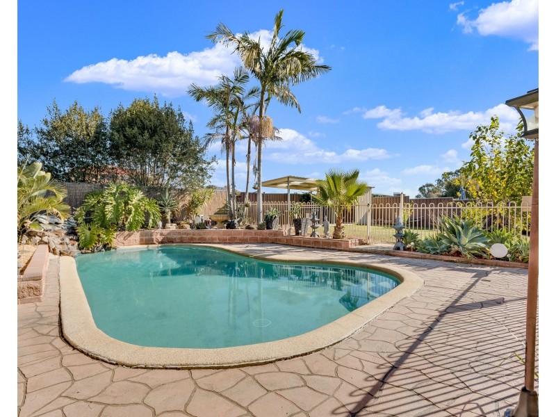 13 Sebastian Avenue, Rosemeadow NSW 2560