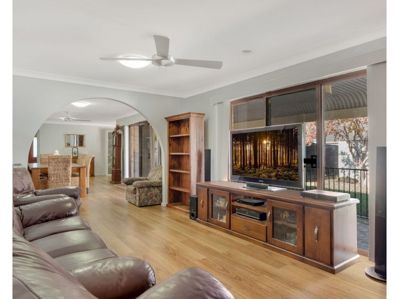 13 Sebastian Avenue, Rosemeadow NSW 2560