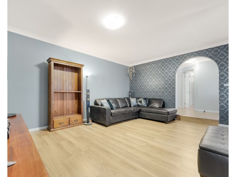 13 Sebastian Avenue, Rosemeadow NSW 2560