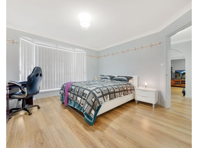 13 Sebastian Avenue, Rosemeadow NSW 2560