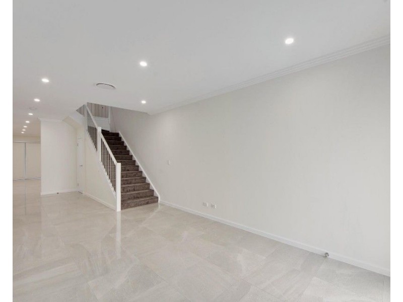 8A Hilltop Crescent, Campbelltown NSW 2560