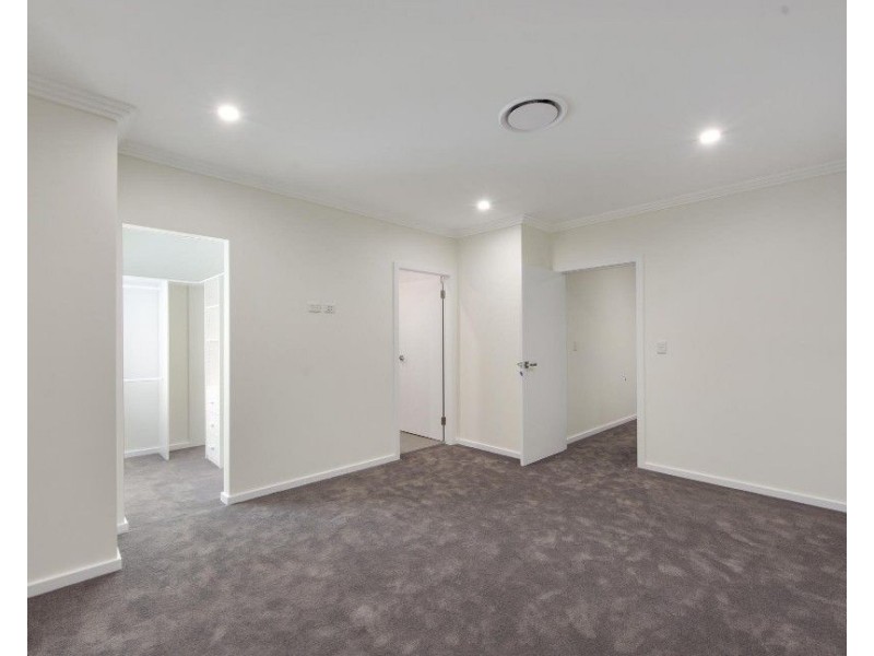 8A Hilltop Crescent, Campbelltown NSW 2560