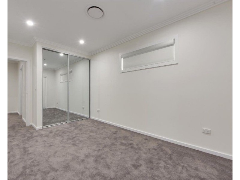 8A Hilltop Crescent, Campbelltown NSW 2560