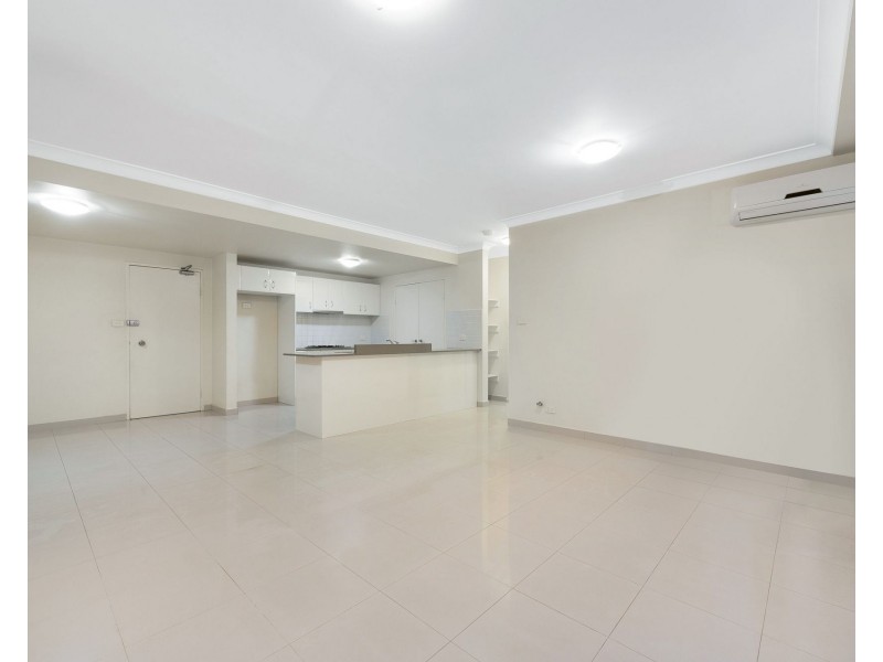 8/41 Woodhouse Drive, Ambarvale NSW 2560