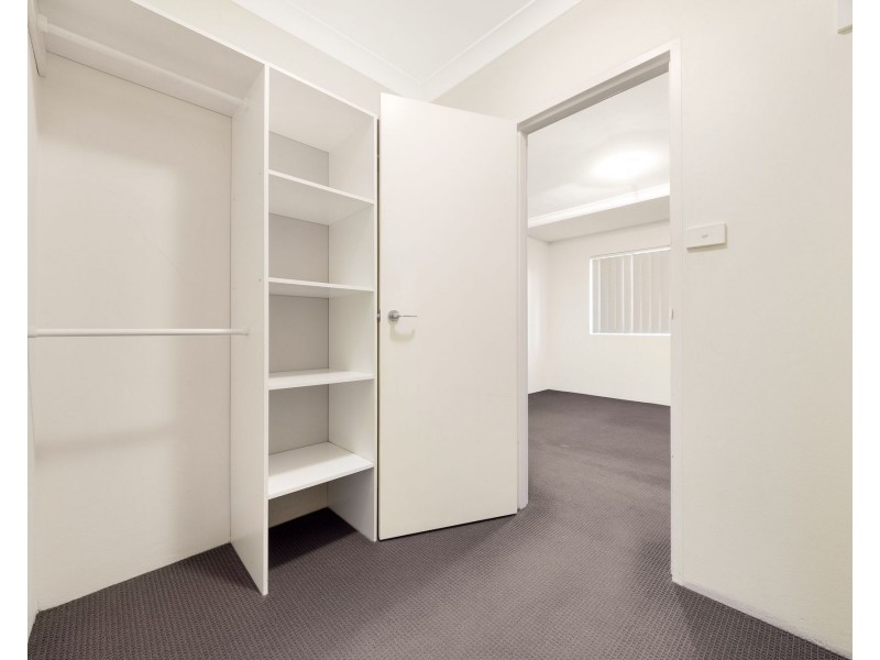8/41 Woodhouse Drive, Ambarvale NSW 2560