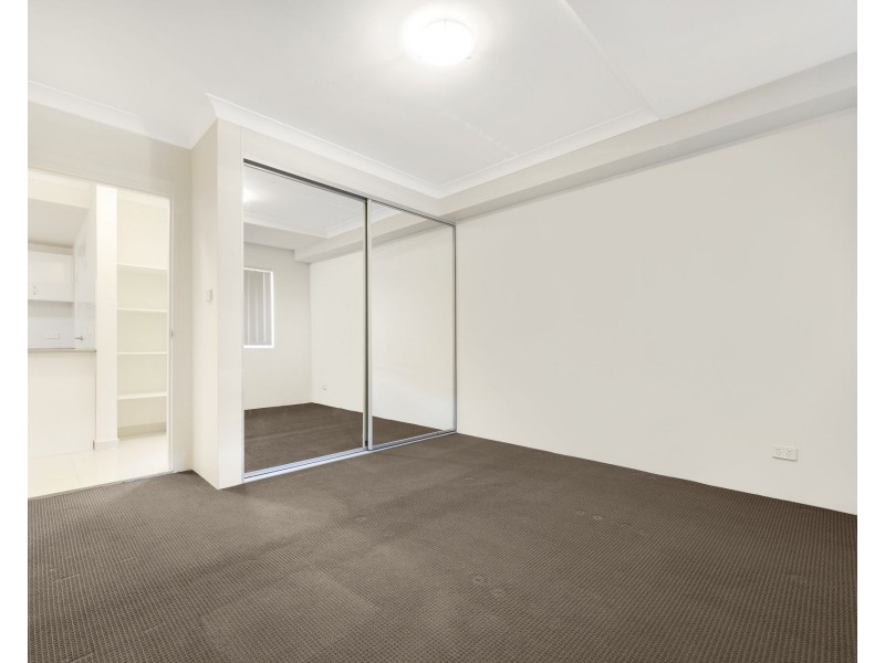 8/41 Woodhouse Drive, Ambarvale NSW 2560