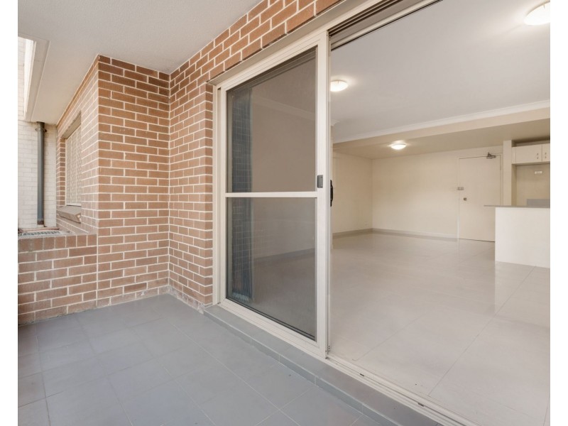 8/41 Woodhouse Drive, Ambarvale NSW 2560