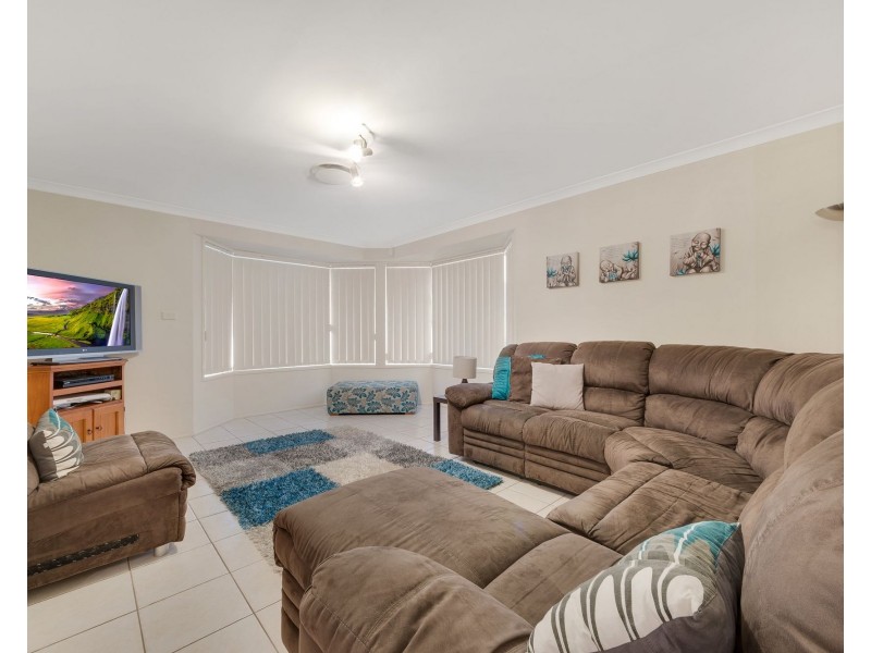 6 Andrews Place, St Helens Park NSW 2560