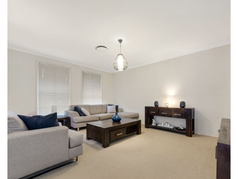 6 Andrews Place, St Helens Park NSW 2560