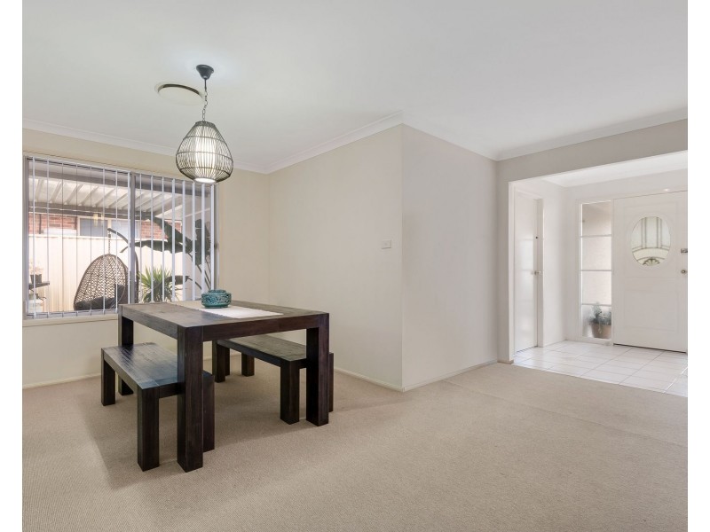 6 Andrews Place, St Helens Park NSW 2560