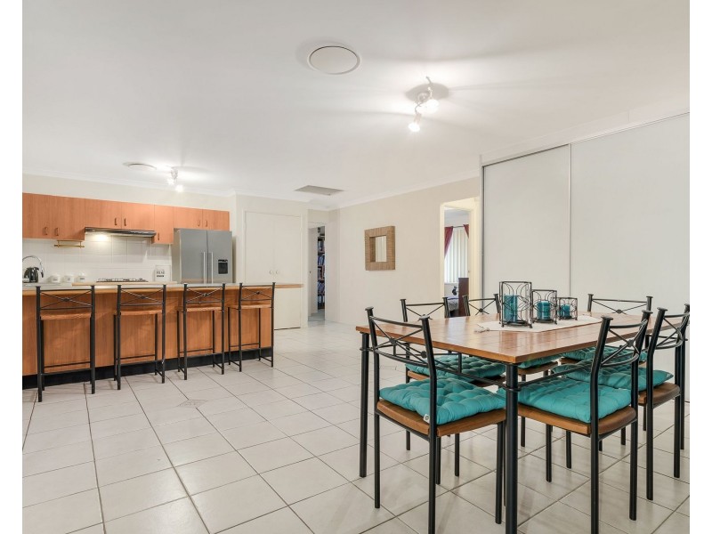 6 Andrews Place, St Helens Park NSW 2560