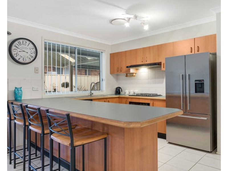 6 Andrews Place, St Helens Park NSW 2560