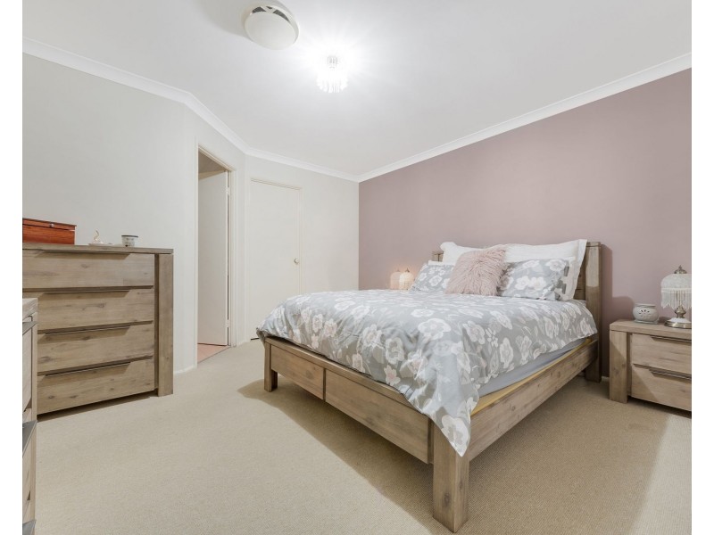 6 Andrews Place, St Helens Park NSW 2560