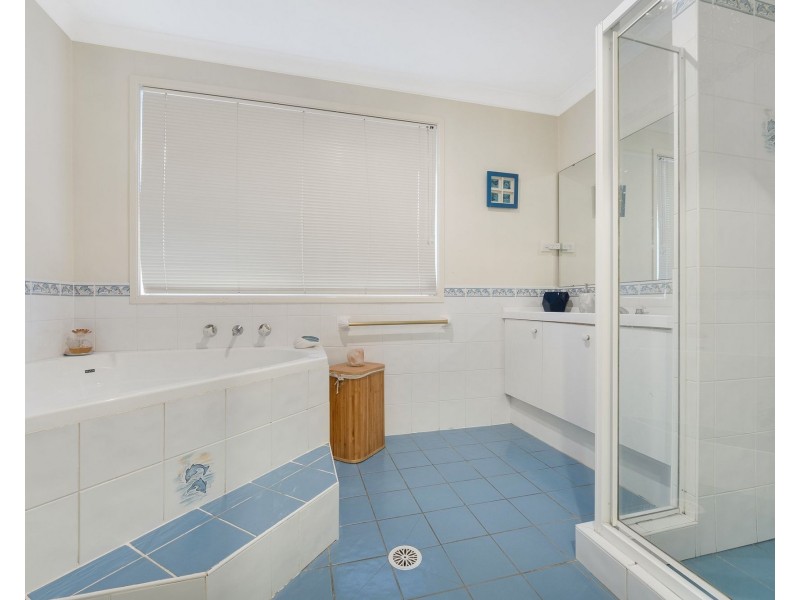6 Andrews Place, St Helens Park NSW 2560