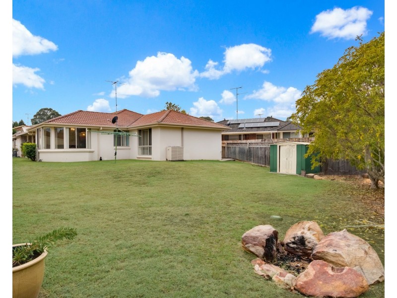 6 Andrews Place, St Helens Park NSW 2560