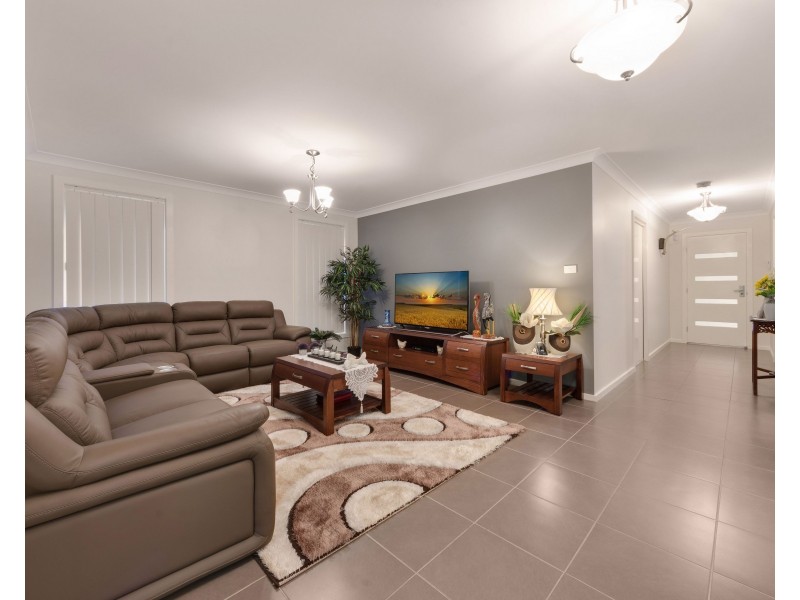 60 Hampshire Boulevard, Spring Farm NSW 2570