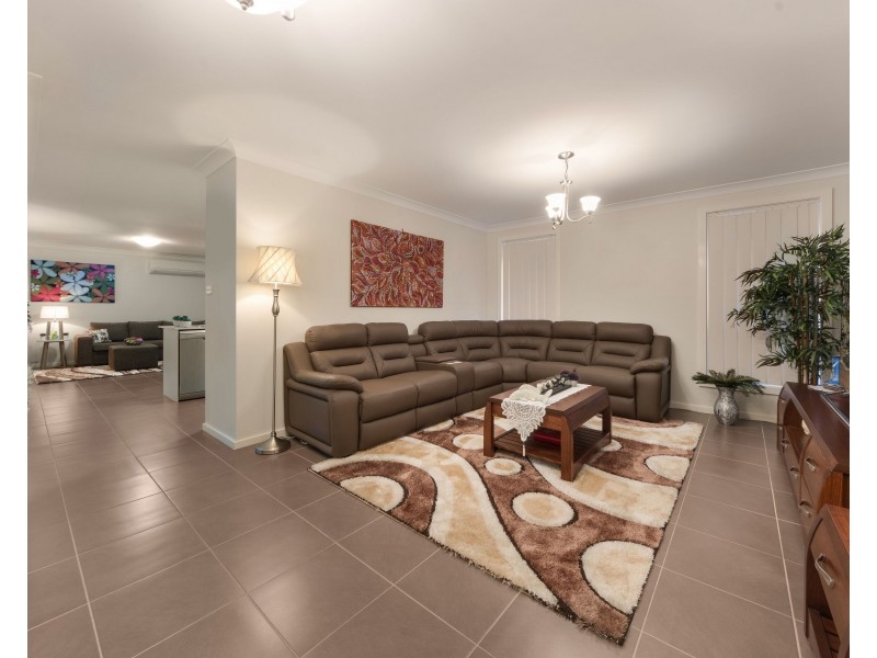 60 Hampshire Boulevard, Spring Farm NSW 2570