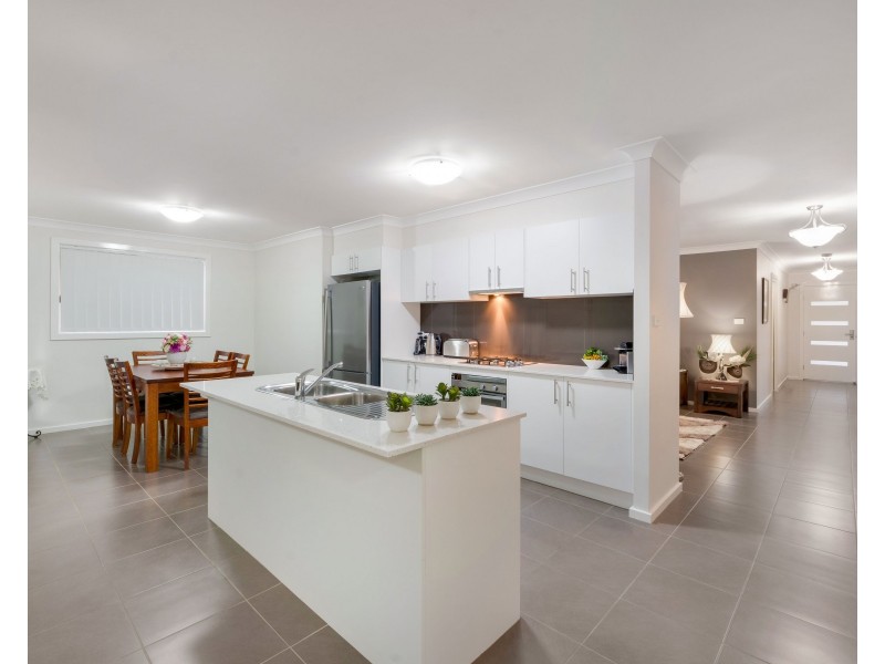 60 Hampshire Boulevard, Spring Farm NSW 2570