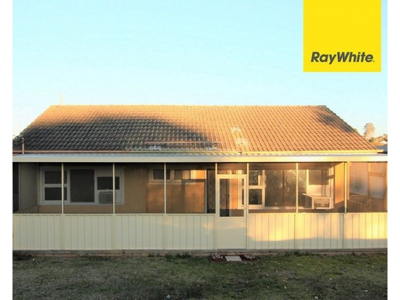 136 Macquarie Avenue, Campbelltown NSW 2560
