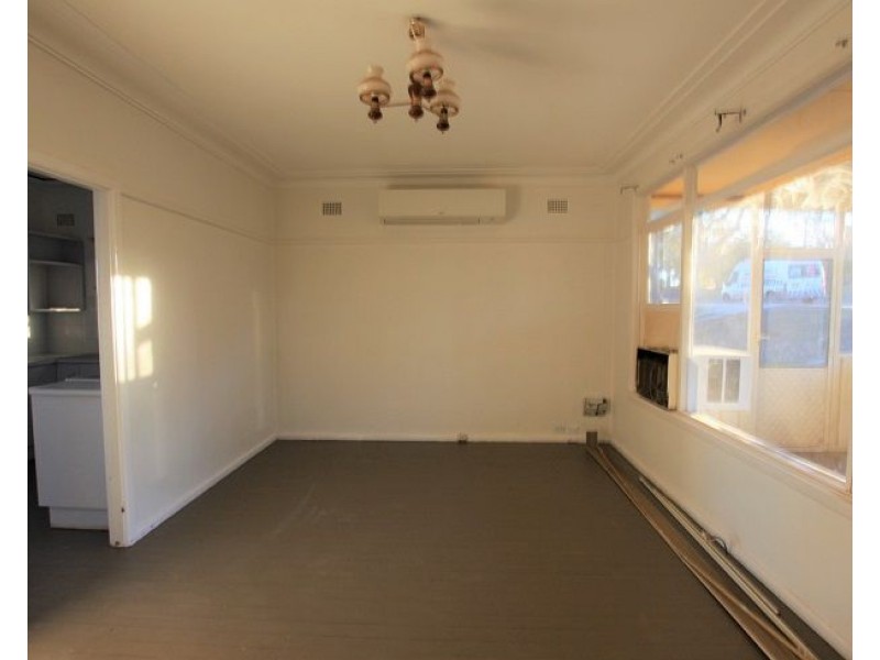 136 Macquarie Avenue, Campbelltown NSW 2560