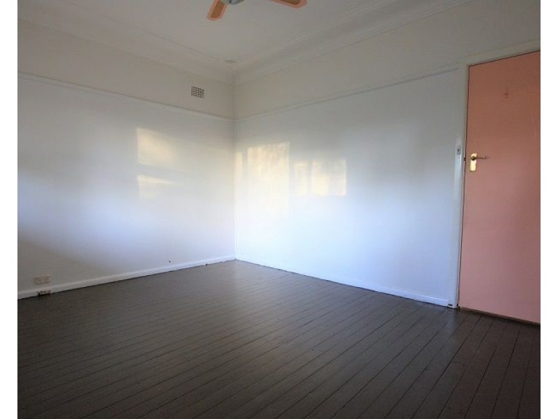 136 Macquarie Avenue, Campbelltown NSW 2560