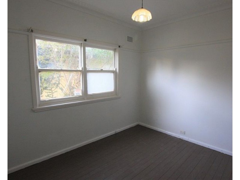 136 Macquarie Avenue, Campbelltown NSW 2560