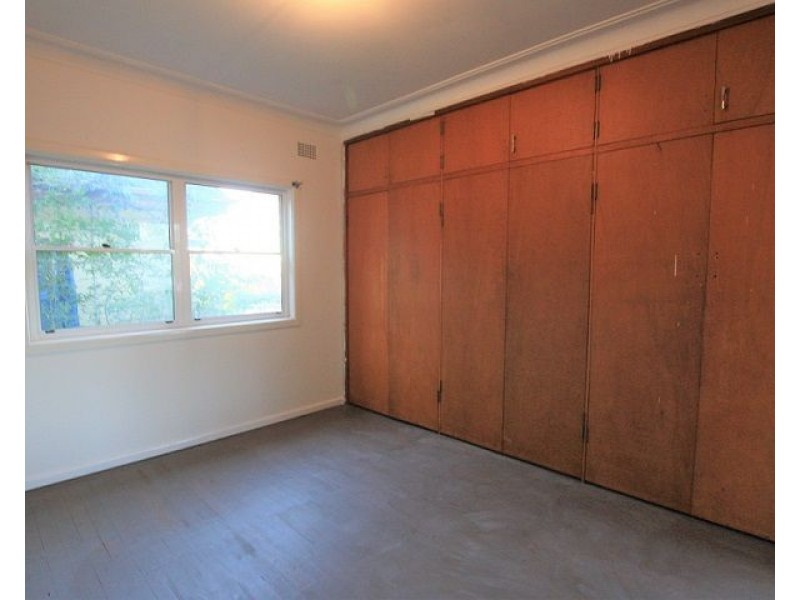 136 Macquarie Avenue, Campbelltown NSW 2560
