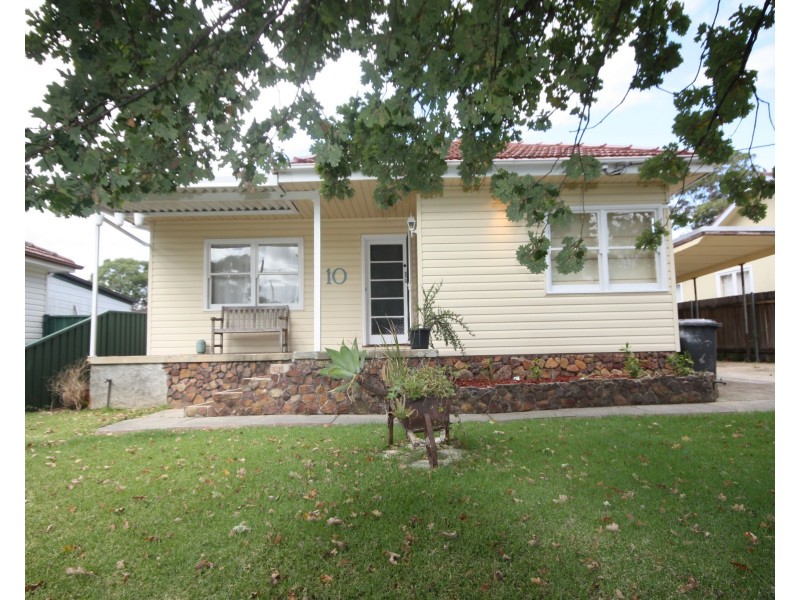 10 Chisholm Street, Bradbury NSW 2560