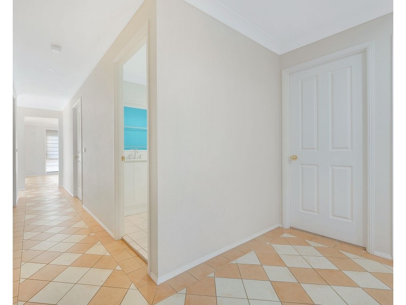 11 Englorie Park Drive, Englorie Park NSW 2560
