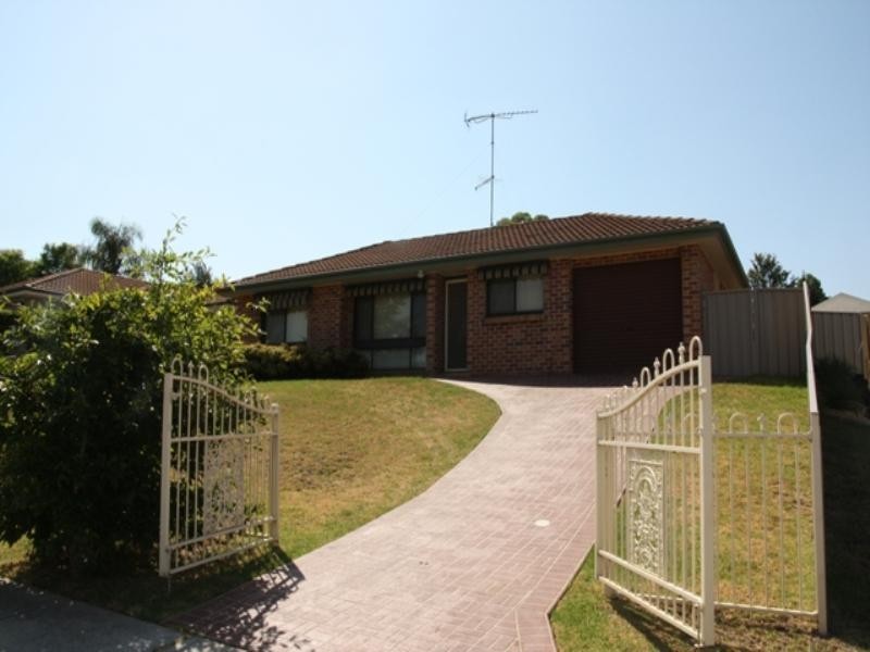 275 Welling Drive, Mount Annan NSW 2567