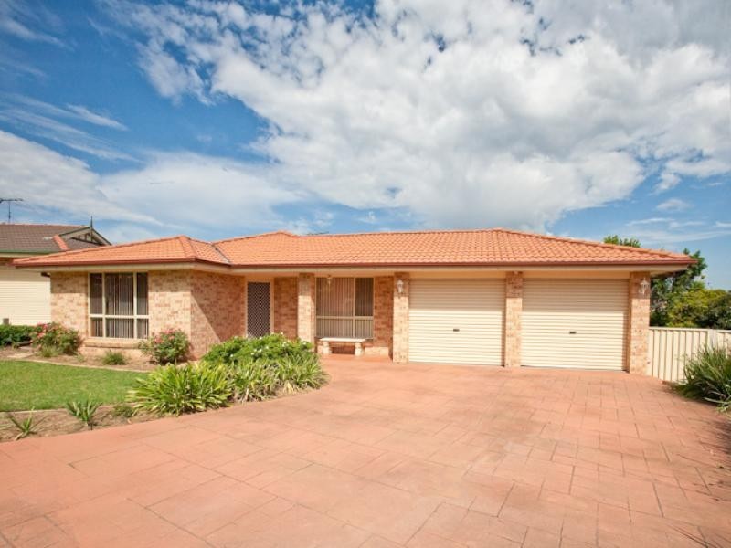 15 Downes Crescent, Currans Hill NSW 2567